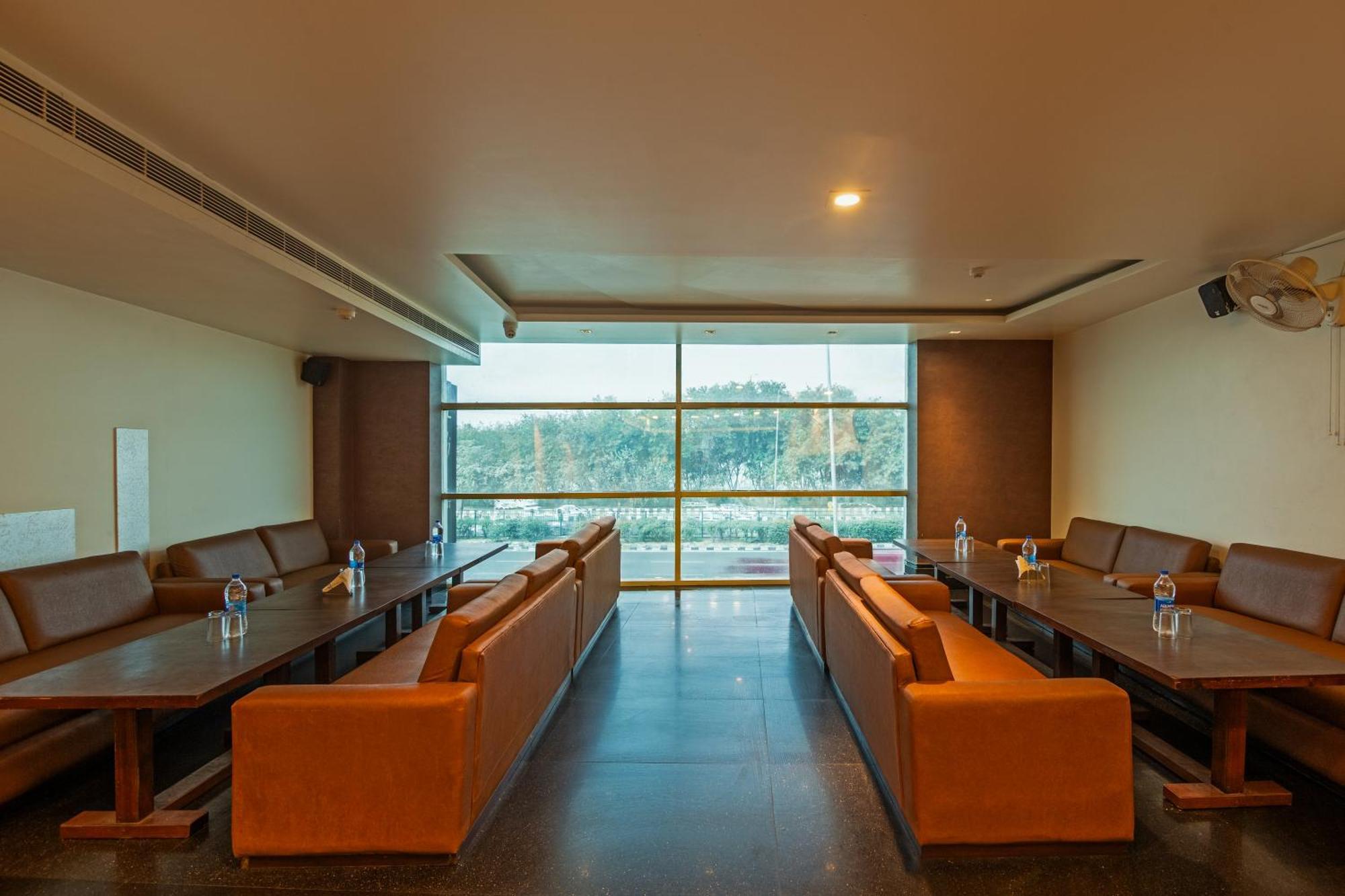 Hotel Transit International- Aerocity Delhi Airport Нью-Делі Екстер'єр фото